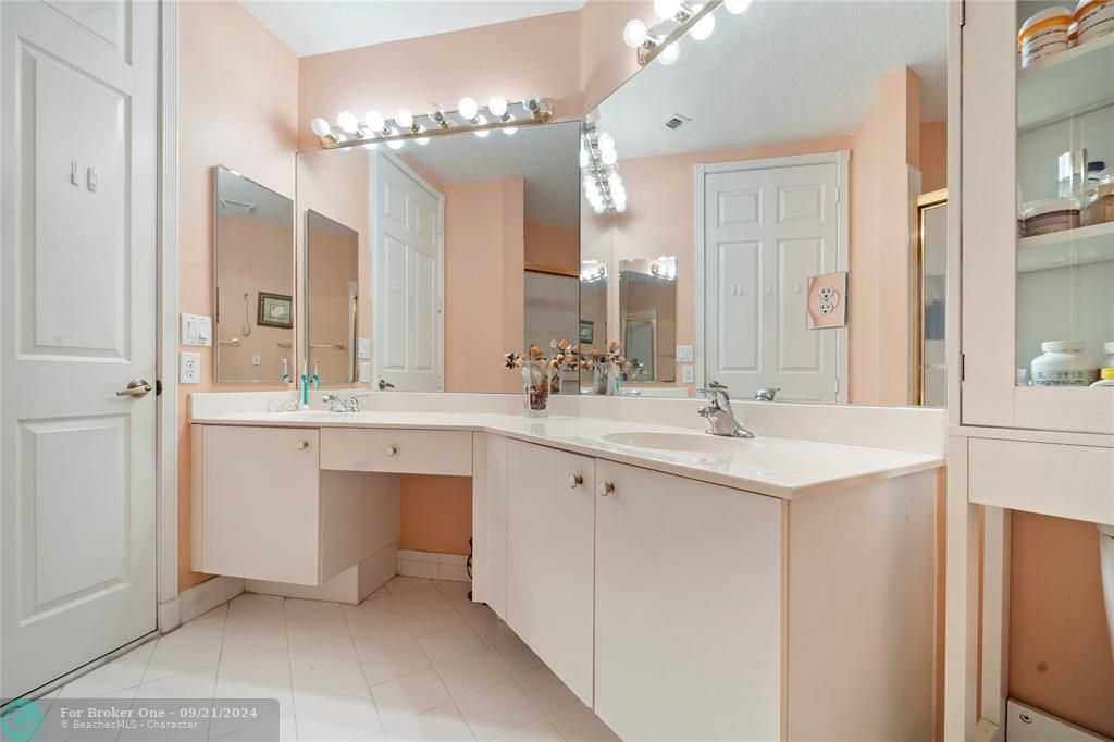 For Sale: $379,900 (2 beds, 2 baths, 1600 Square Feet)