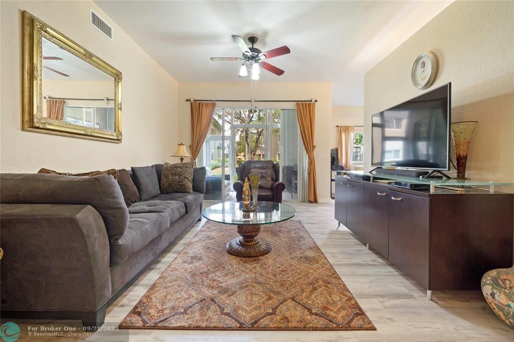 For Sale: $379,900 (2 beds, 2 baths, 1600 Square Feet)