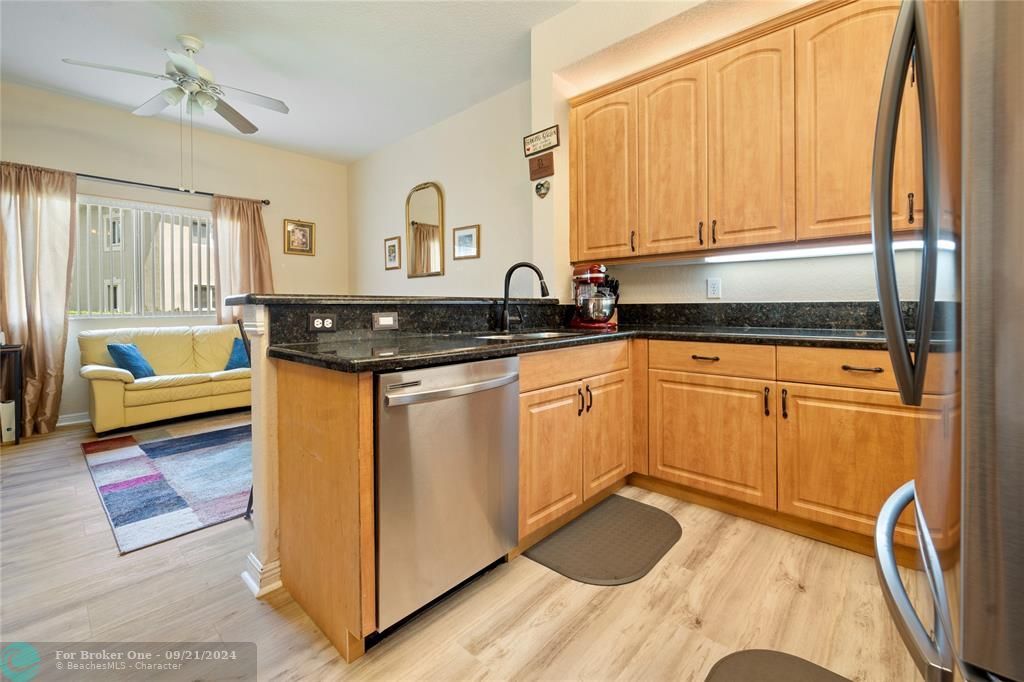 For Sale: $379,900 (2 beds, 2 baths, 1600 Square Feet)