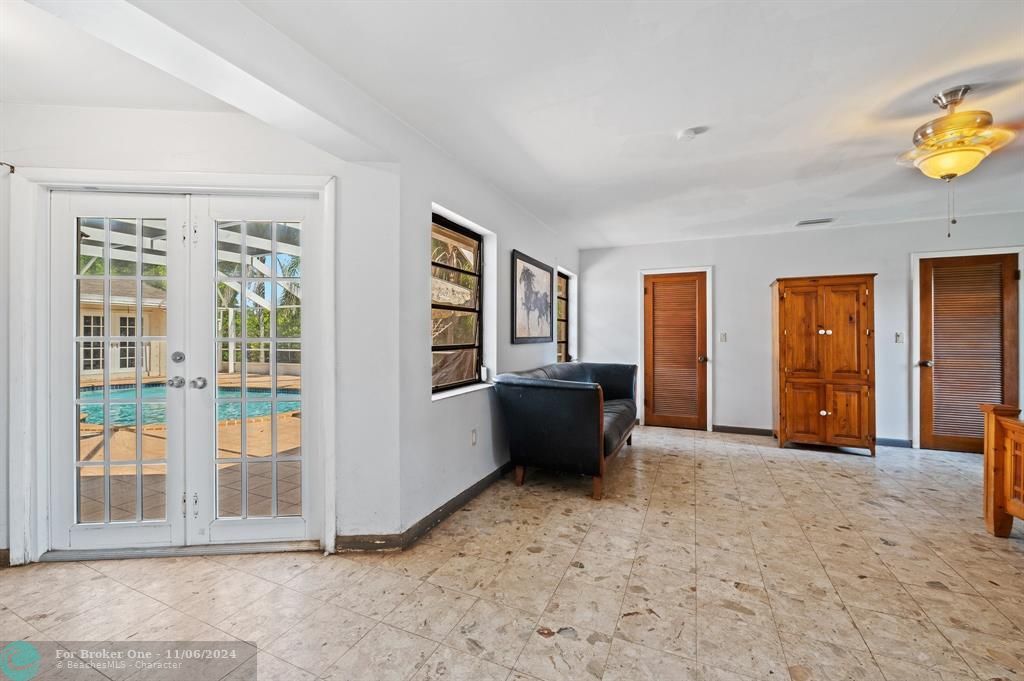 For Sale: $1,999,999 (6 beds, 5 baths, 5000 Square Feet)