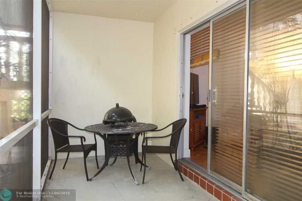 For Sale: $230,000 (1 beds, 1 baths, 650 Square Feet)