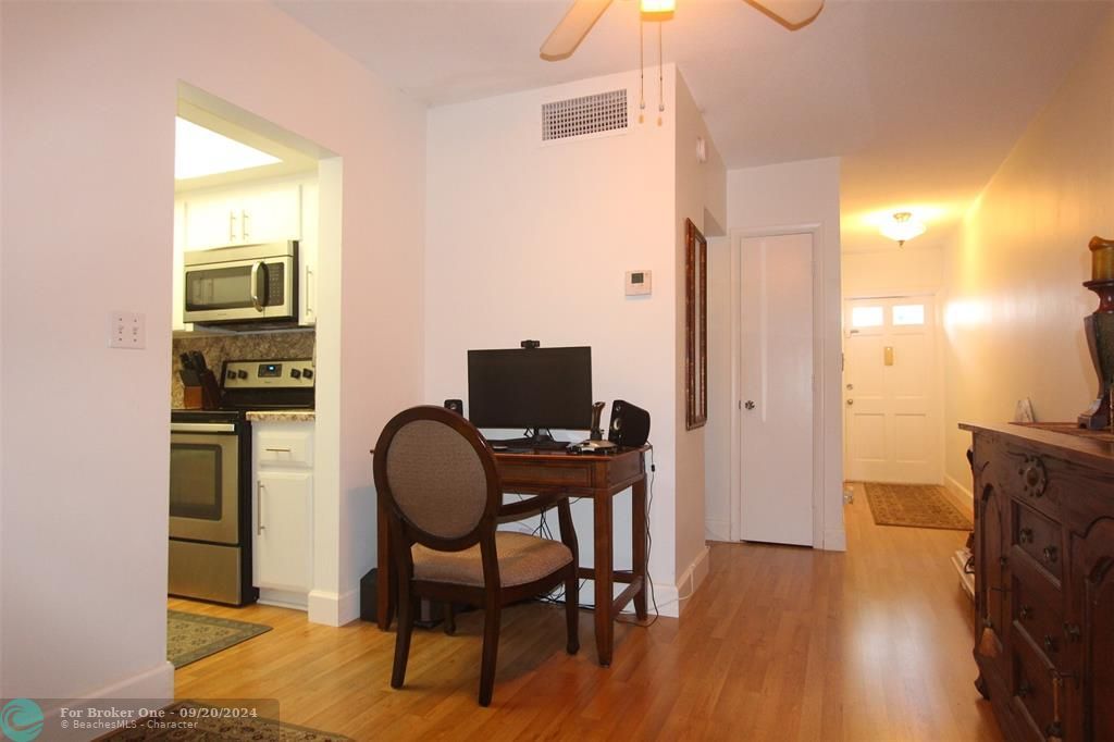 For Sale: $230,000 (1 beds, 1 baths, 650 Square Feet)