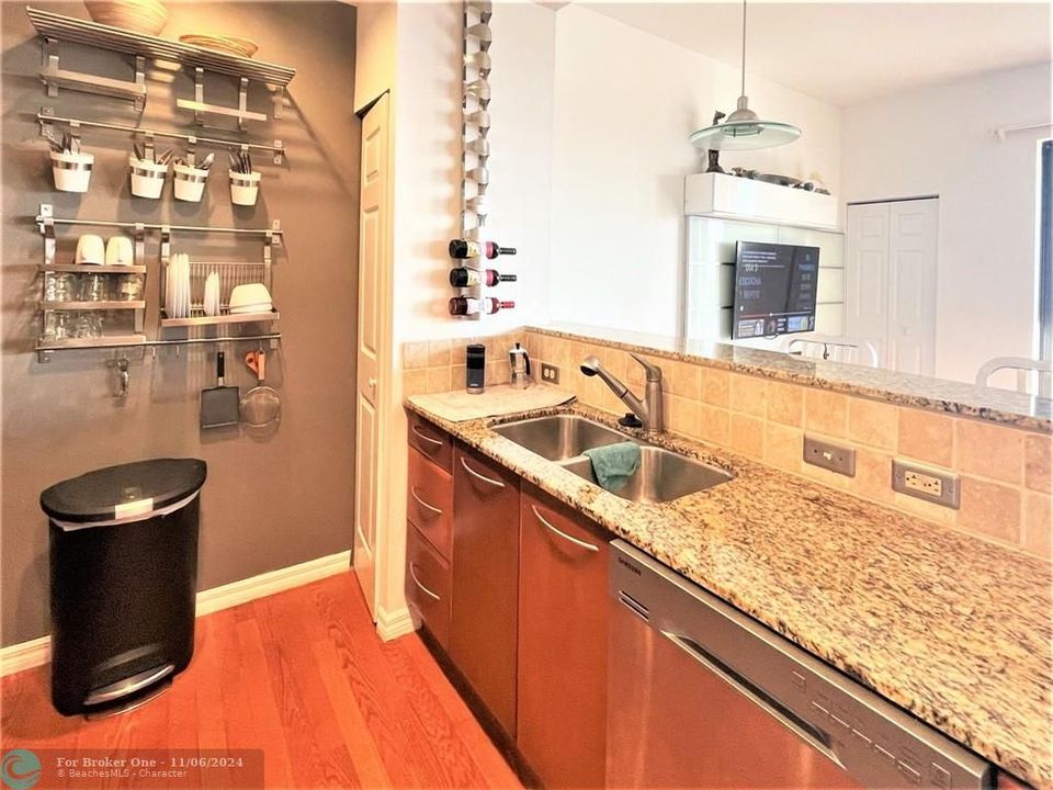 For Rent: $2,150 (1 beds, 1 baths, 674 Square Feet)