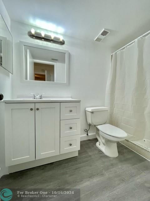 For Rent: $2,025 (2 beds, 2 baths, 986 Square Feet)