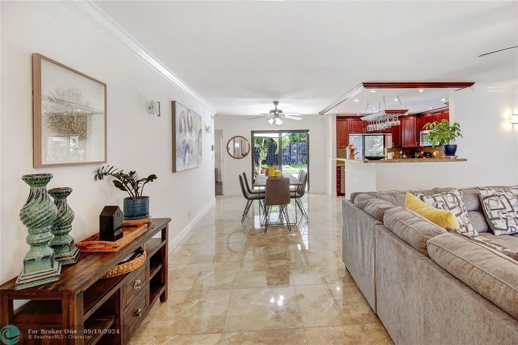 En Venta: $684,999 (3 camas, 2 baños, 1550 Pies cuadrados)