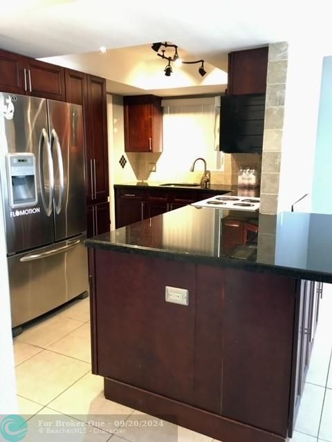 For Rent: $2,150 (1 beds, 1 baths, 750 Square Feet)