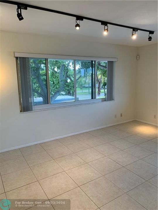 For Rent: $2,150 (1 beds, 1 baths, 750 Square Feet)