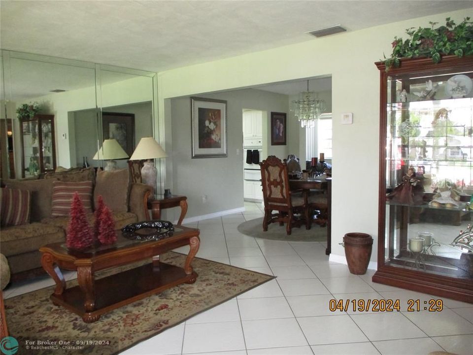 For Sale: $700,000 (4 beds, 2 baths, 1840 Square Feet)