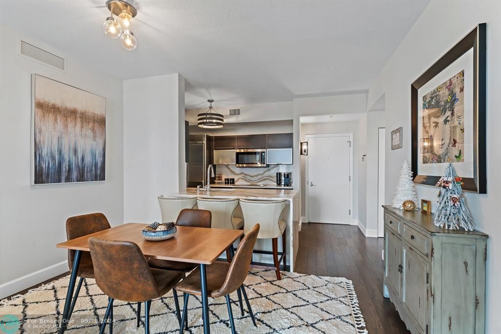 For Sale: $765,000 (2 beds, 2 baths, 1120 Square Feet)