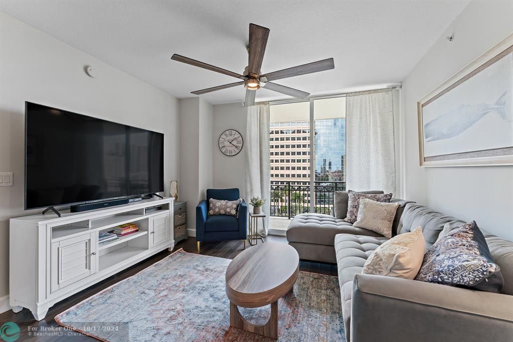 For Sale: $765,000 (2 beds, 2 baths, 1120 Square Feet)