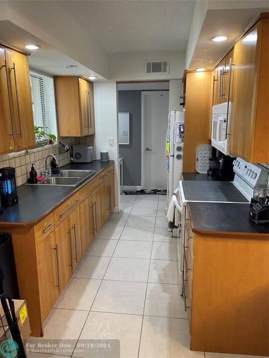 For Rent: $2,300 (2 beds, 2 baths, 1190 Square Feet)