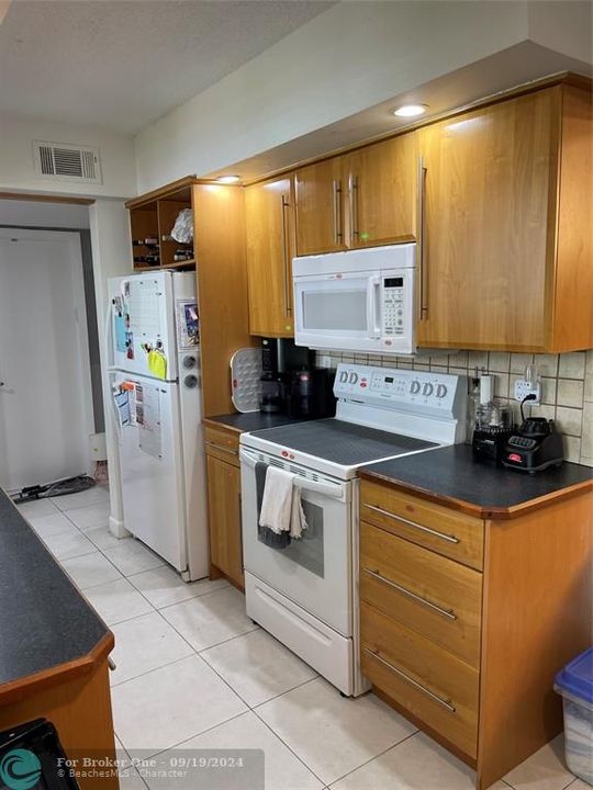 For Rent: $2,300 (2 beds, 2 baths, 1190 Square Feet)