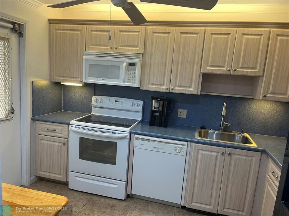 For Sale: $185,000 (2 beds, 2 baths, 1150 Square Feet)