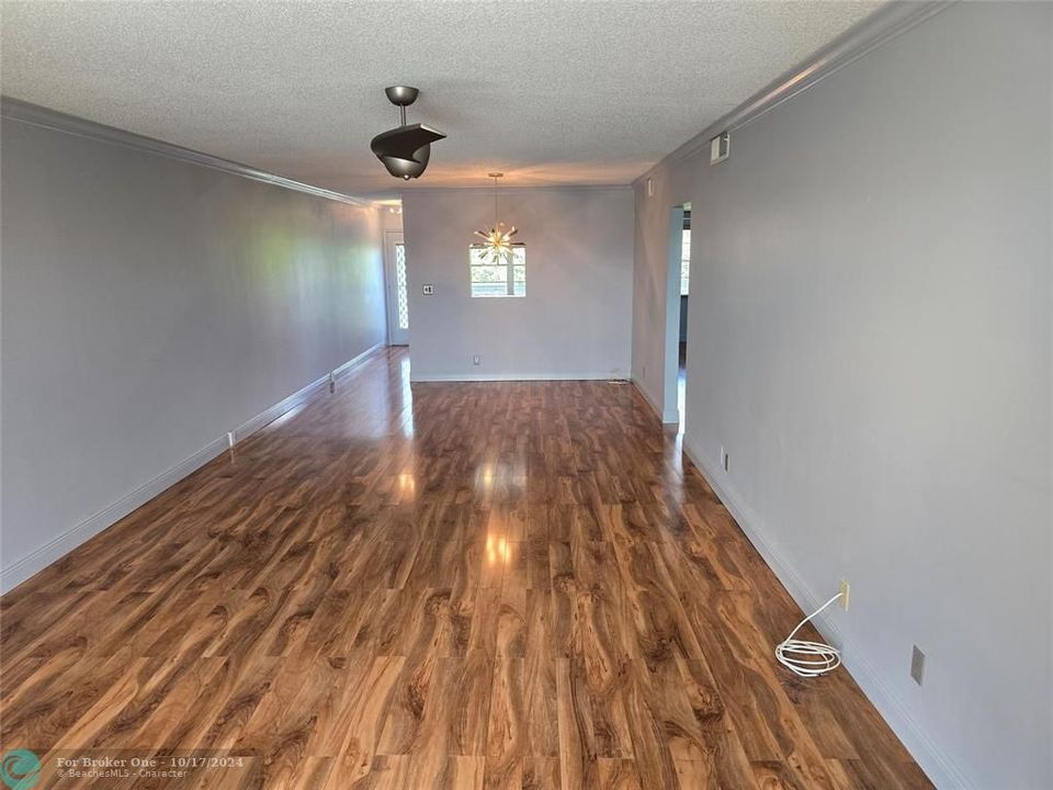 For Sale: $159,900 (2 beds, 2 baths, 1160 Square Feet)