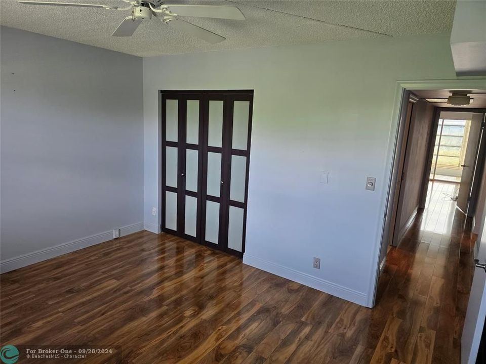 For Sale: $159,900 (2 beds, 2 baths, 1160 Square Feet)