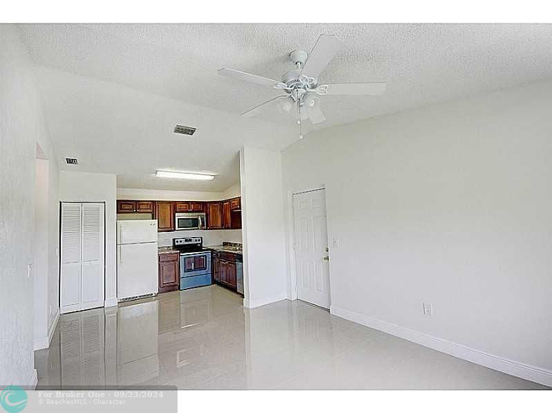 For Rent: $2,250 (2 beds, 1 baths, 749 Square Feet)