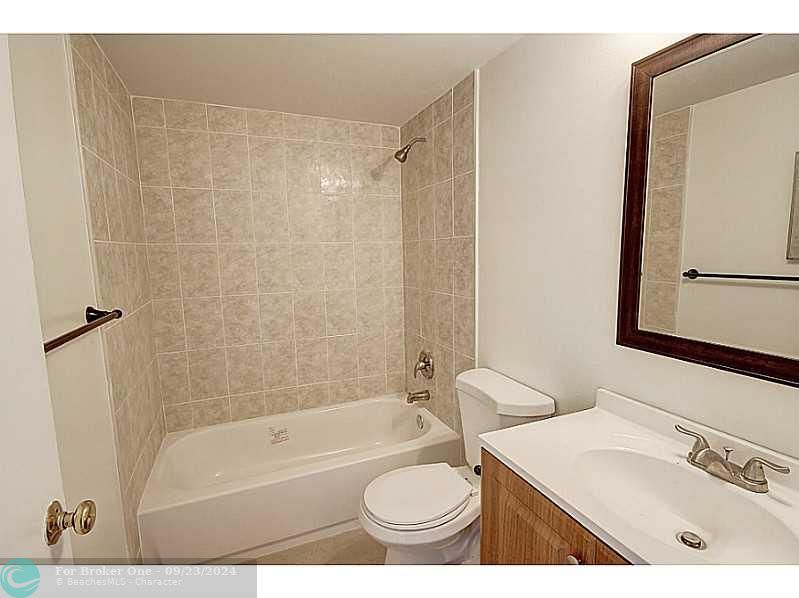 For Rent: $2,250 (2 beds, 1 baths, 749 Square Feet)