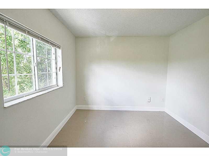 For Rent: $2,250 (2 beds, 1 baths, 749 Square Feet)