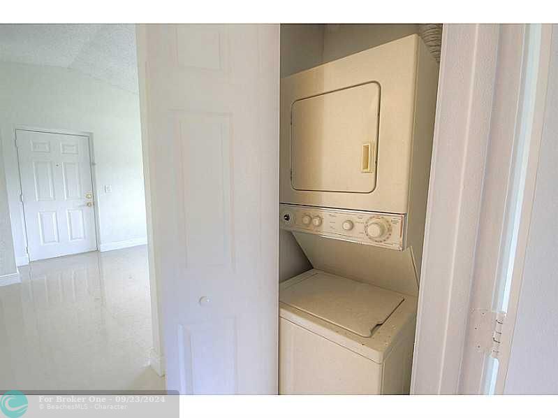 For Rent: $2,250 (2 beds, 1 baths, 749 Square Feet)