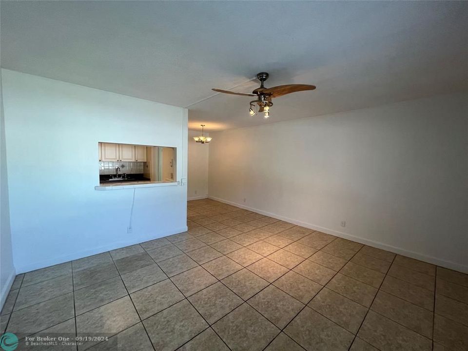 For Sale: $195,000 (1 beds, 1 baths, 597 Square Feet)