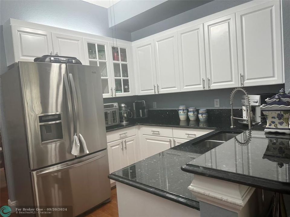 For Sale: $385,000 (2 beds, 2 baths, 1600 Square Feet)