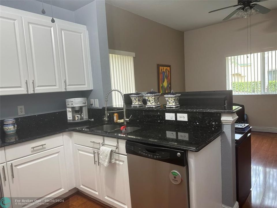 For Sale: $385,000 (2 beds, 2 baths, 1600 Square Feet)