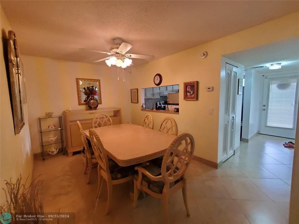 For Sale: $225,000 (2 beds, 2 baths, 1075 Square Feet)