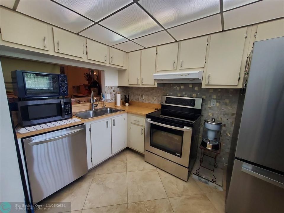 For Sale: $225,000 (2 beds, 2 baths, 1075 Square Feet)