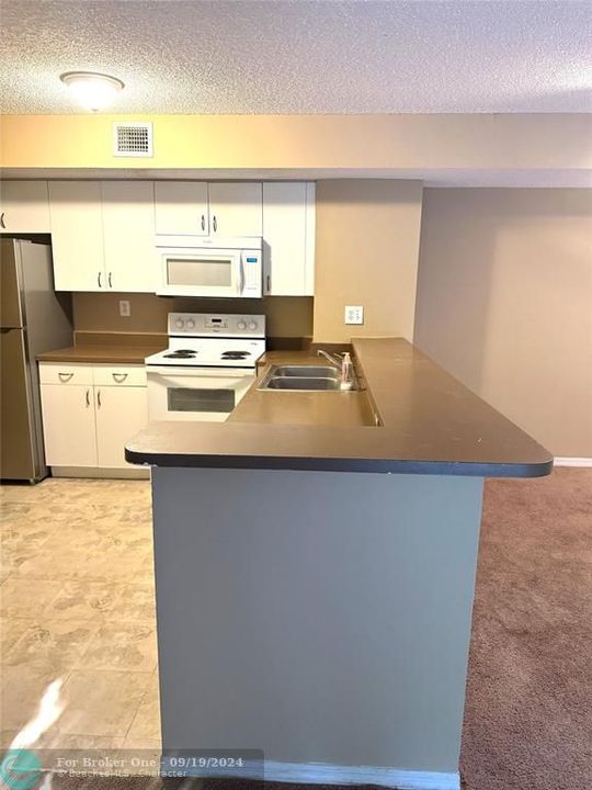 For Rent: $2,200 (2 beds, 2 baths, 1112 Square Feet)