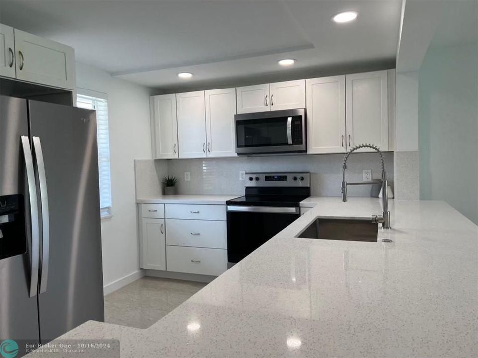 For Sale: $340,000 (2 beds, 2 baths, 1190 Square Feet)