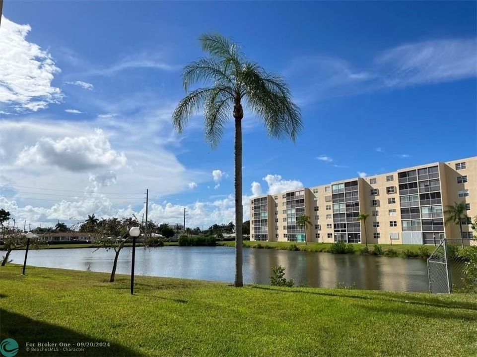 For Sale: $340,000 (2 beds, 2 baths, 1190 Square Feet)