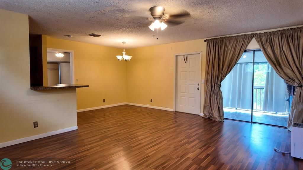 For Rent: $2,000 (2 beds, 2 baths, 953 Square Feet)