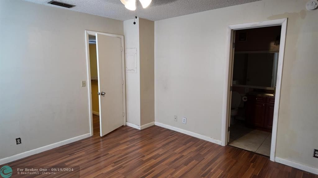 For Rent: $2,000 (2 beds, 2 baths, 953 Square Feet)