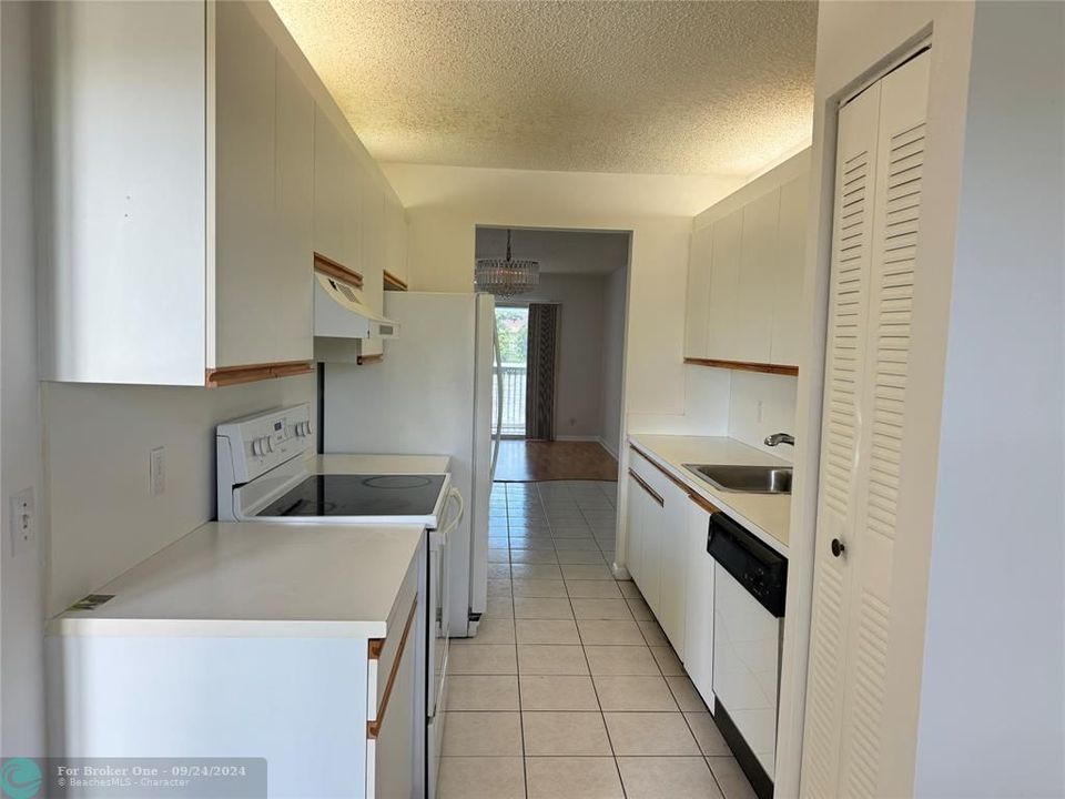 For Rent: $2,000 (2 beds, 2 baths, 1106 Square Feet)