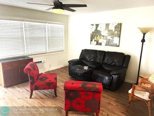 For Rent: $2,500 (1 beds, 1 baths, 595 Square Feet)