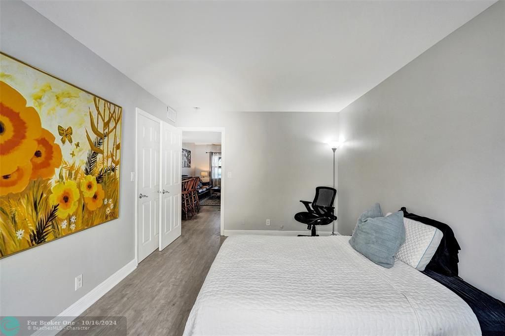 For Sale: $325,000 (2 beds, 2 baths, 1012 Square Feet)