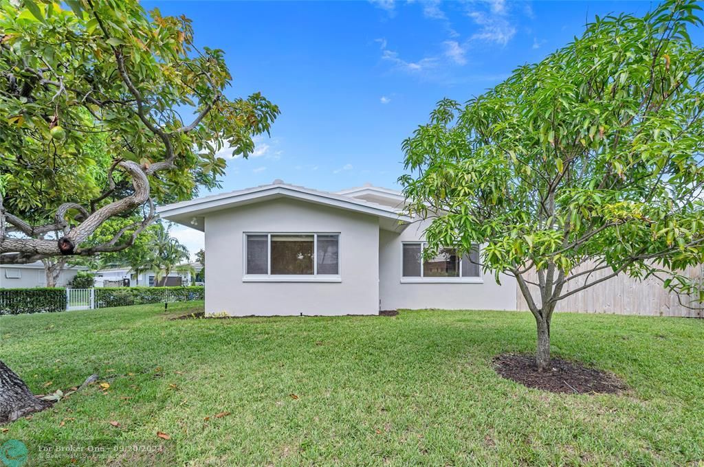 For Sale: $1,895,000 (3 beds, 2 baths, 2050 Square Feet)