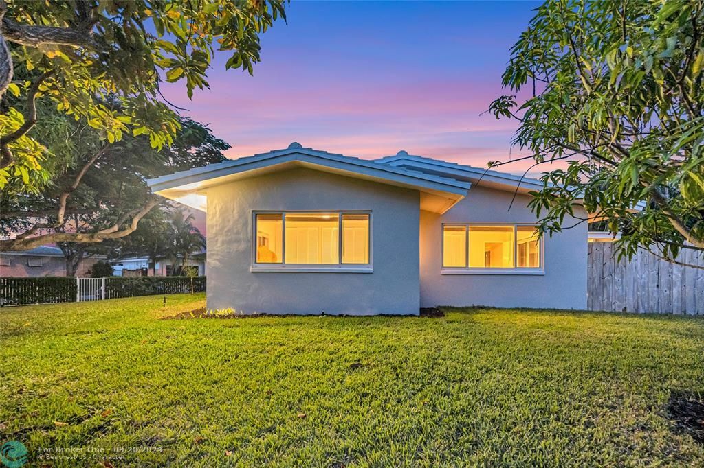 For Sale: $1,895,000 (3 beds, 2 baths, 2050 Square Feet)