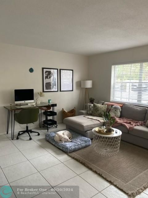 For Rent: $2,100 (2 beds, 1 baths, 900 Square Feet)