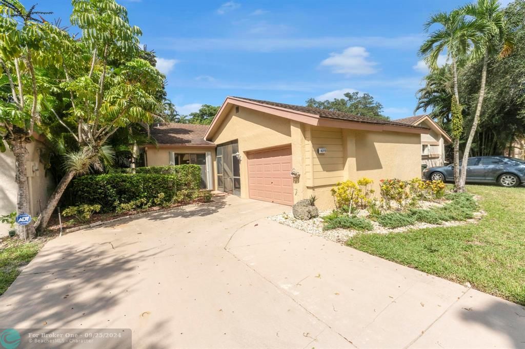 For Sale: $395,500 (2 beds, 2 baths, 1316 Square Feet)