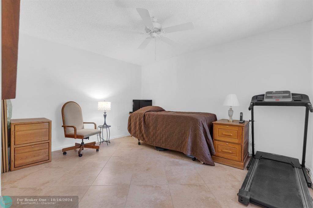 For Sale: $395,500 (2 beds, 2 baths, 1316 Square Feet)