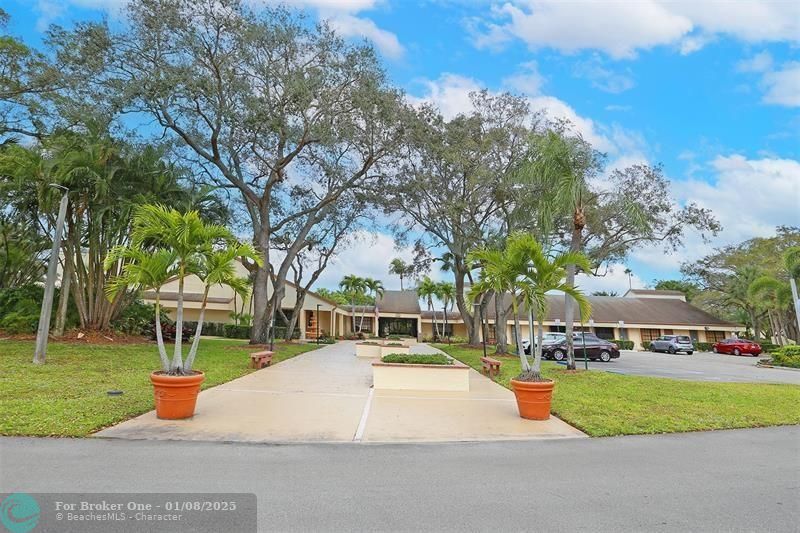 Active With Contract: $395,500 (2 beds, 2 baths, 1316 Square Feet)