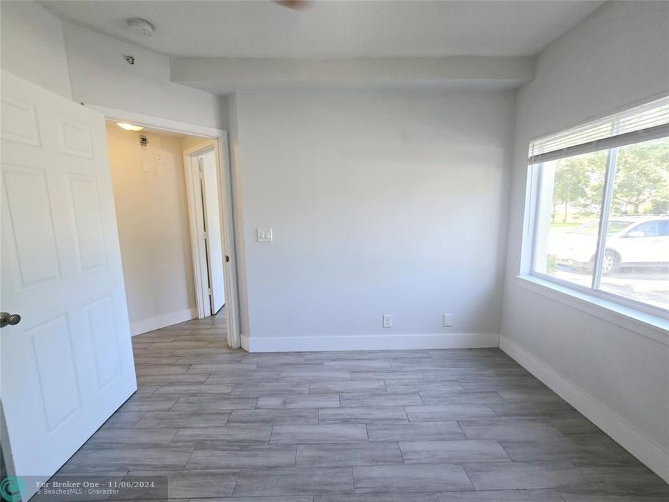 For Rent: $2,050 (3 beds, 2 baths, 999 Square Feet)