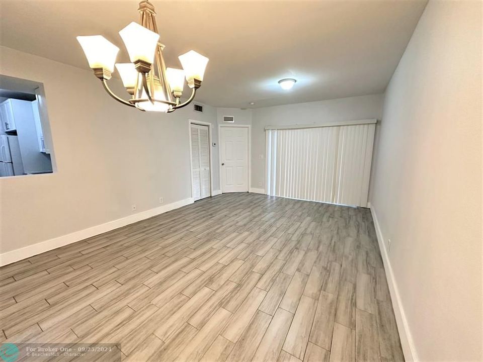 For Rent: $2,050 (3 beds, 2 baths, 999 Square Feet)