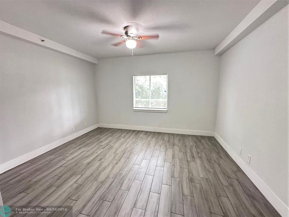 For Rent: $2,050 (3 beds, 2 baths, 999 Square Feet)