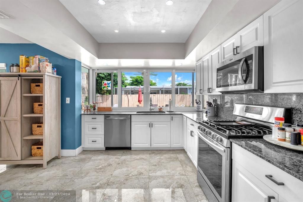 Active With Contract: $3,500 (3 beds, 2 baths, 1758 Square Feet)