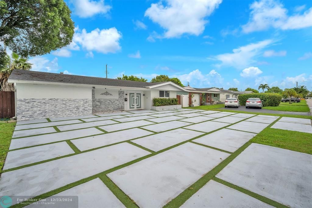 Active With Contract: $3,500 (3 beds, 2 baths, 1758 Square Feet)