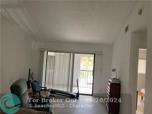 For Sale: $219,000 (2 beds, 2 baths, 1150 Square Feet)