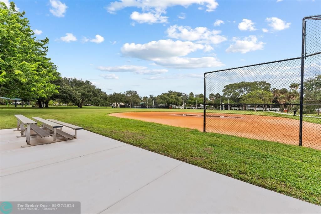 For Sale: $850,000 (5 beds, 3 baths, 1942 Square Feet)