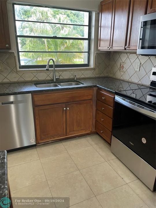 For Rent: $2,350 (2 beds, 2 baths, 1053 Square Feet)